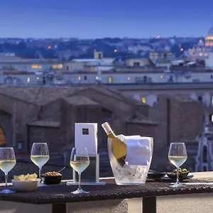 Otel The Independent ****